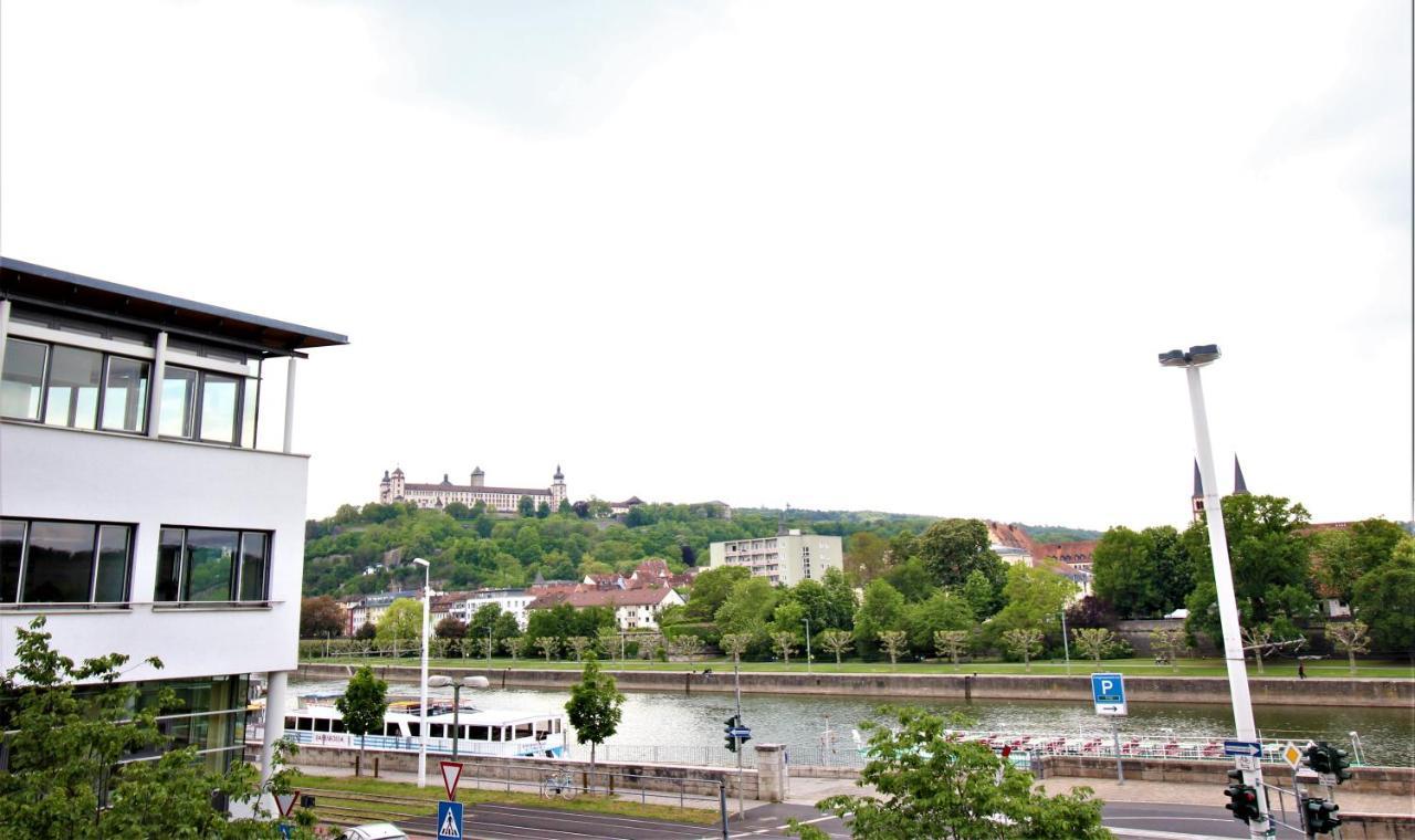 Luxury City Apartment - View Of River And Castle Wurzburgo Exterior foto