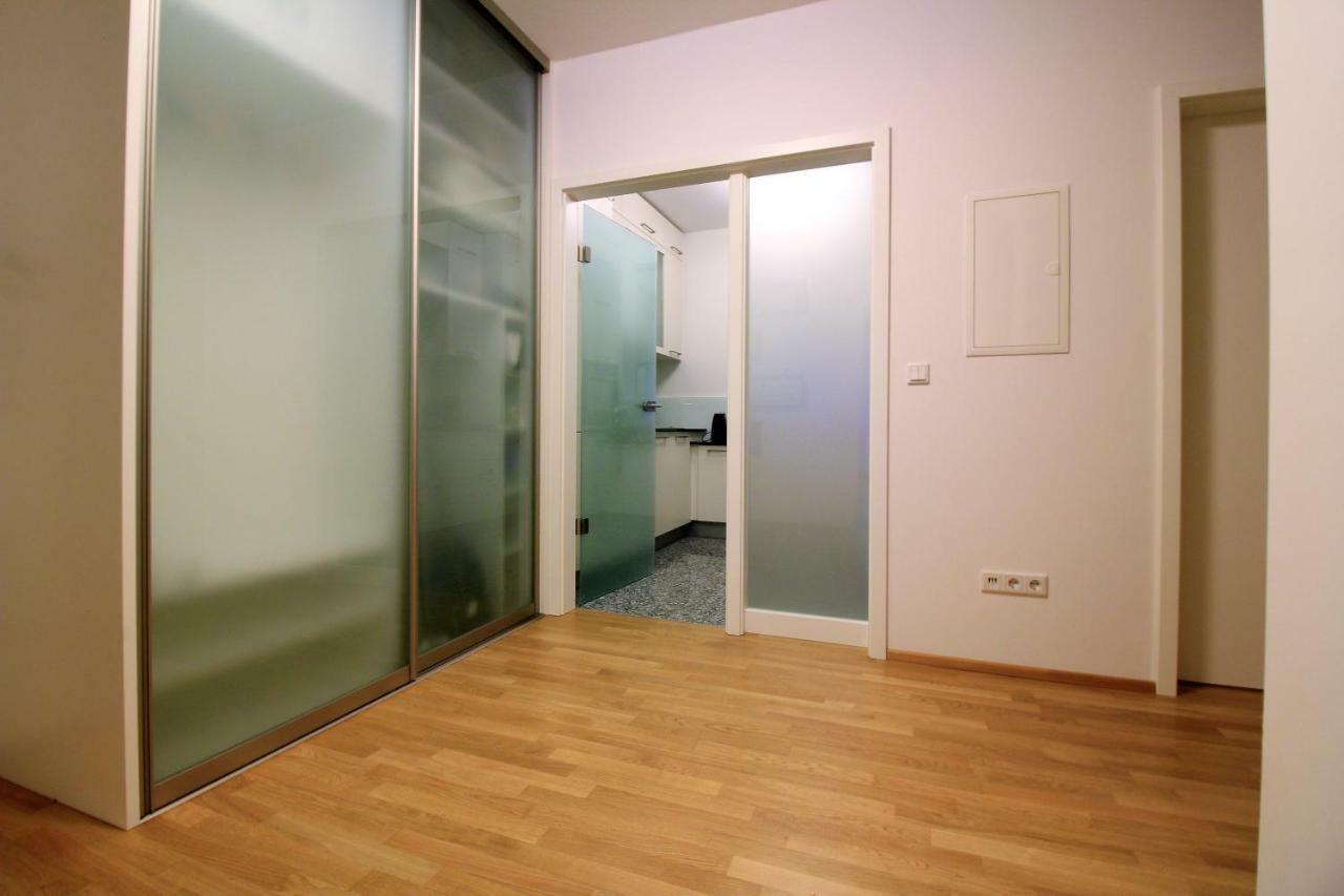 Luxury City Apartment - View Of River And Castle Wurzburgo Exterior foto