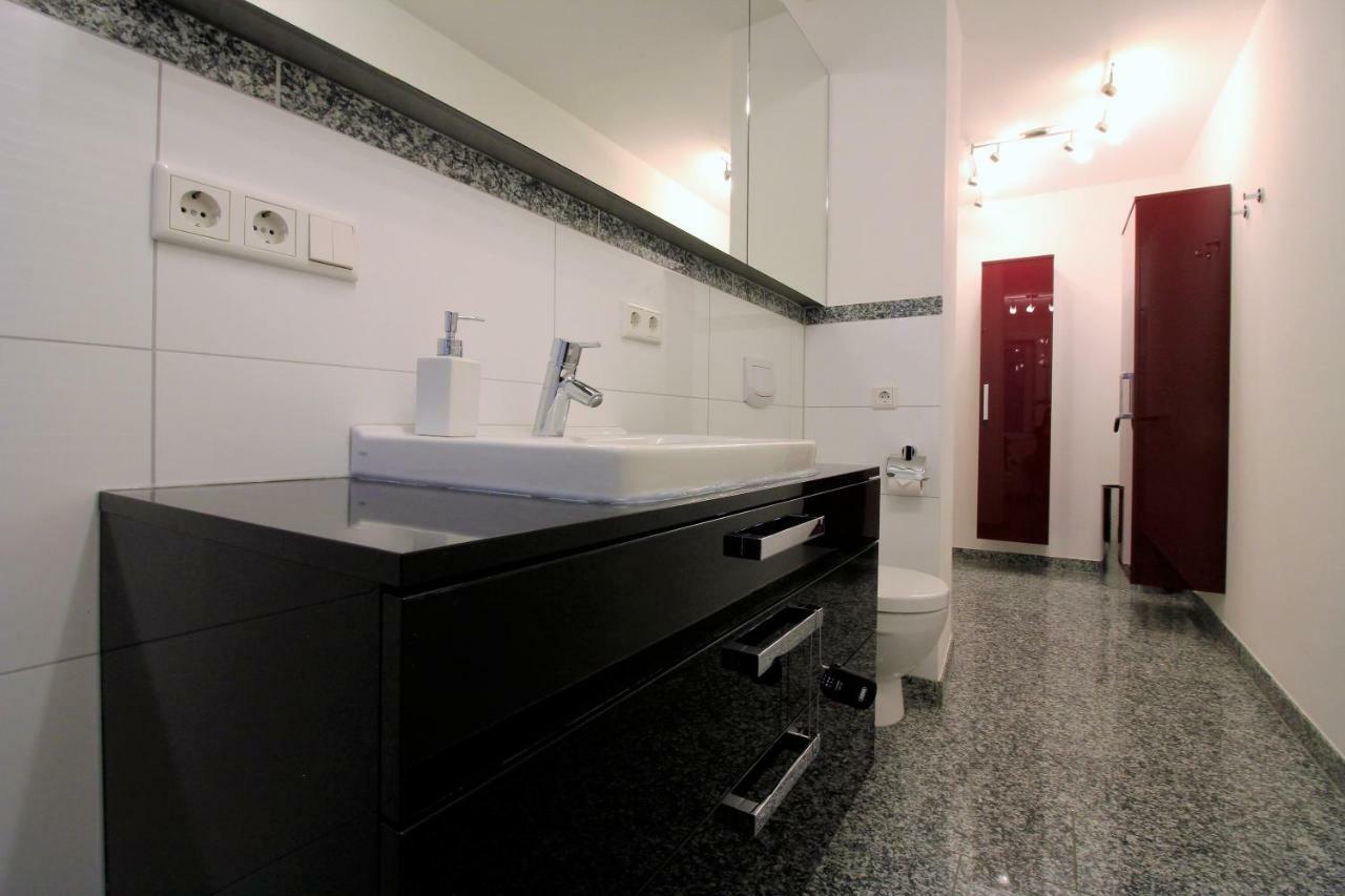Luxury City Apartment - View Of River And Castle Wurzburgo Exterior foto