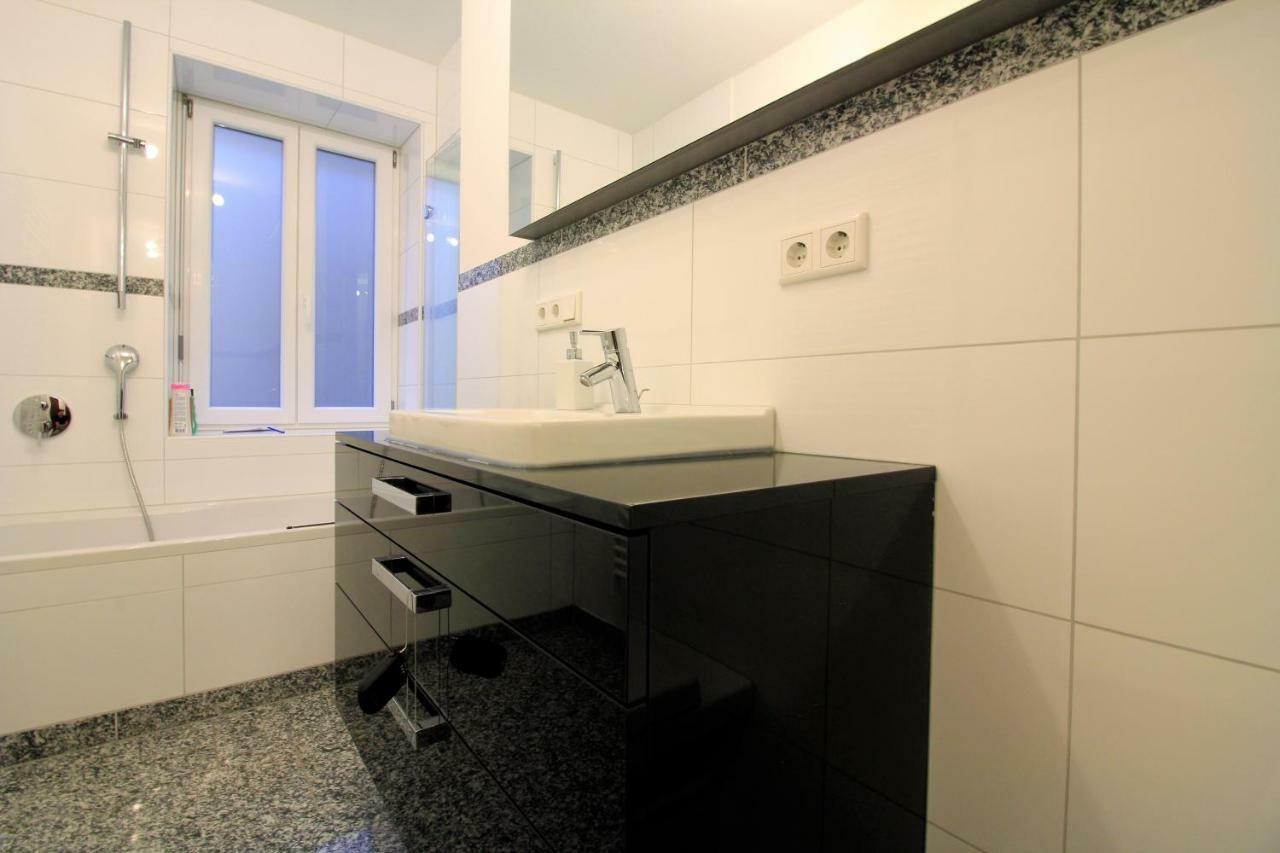 Luxury City Apartment - View Of River And Castle Wurzburgo Exterior foto